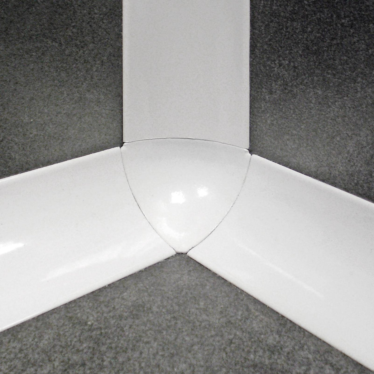DURAL inside corner DURACOVE HK die-cast metal powder-coated white 28mm