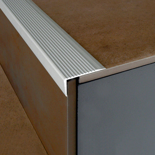 DURAL Profilé pour marches d'escalier percé PROTECT Aluminium anodisé argent 20mm 270cm