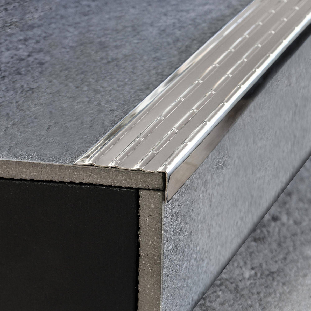 Treppenstufenprofil ungebohrt PROTECT Aluminium natur 17mm 250cm