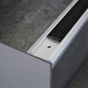 Treppenstufenprofil TREPPENWINKEL Aluminium eloxiert silber 12mm 250cm