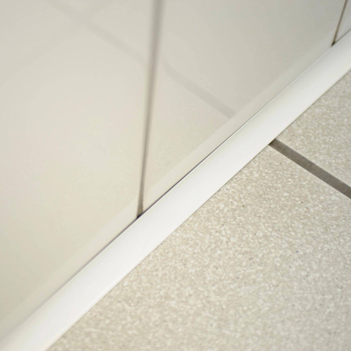 DURAL wall/floor connection profile T-COVE aluminium powder-coated white 22mm 250cm