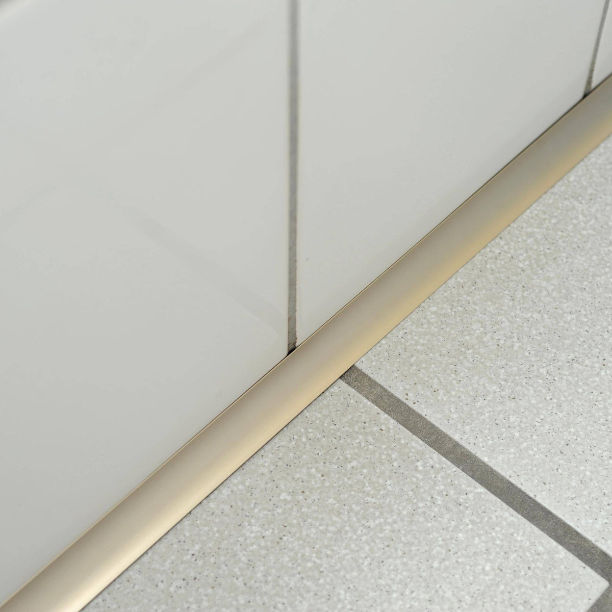 Profil de jonction mur/sol DURAL T-COVE aluminium anodisé titane 22mm 250cm