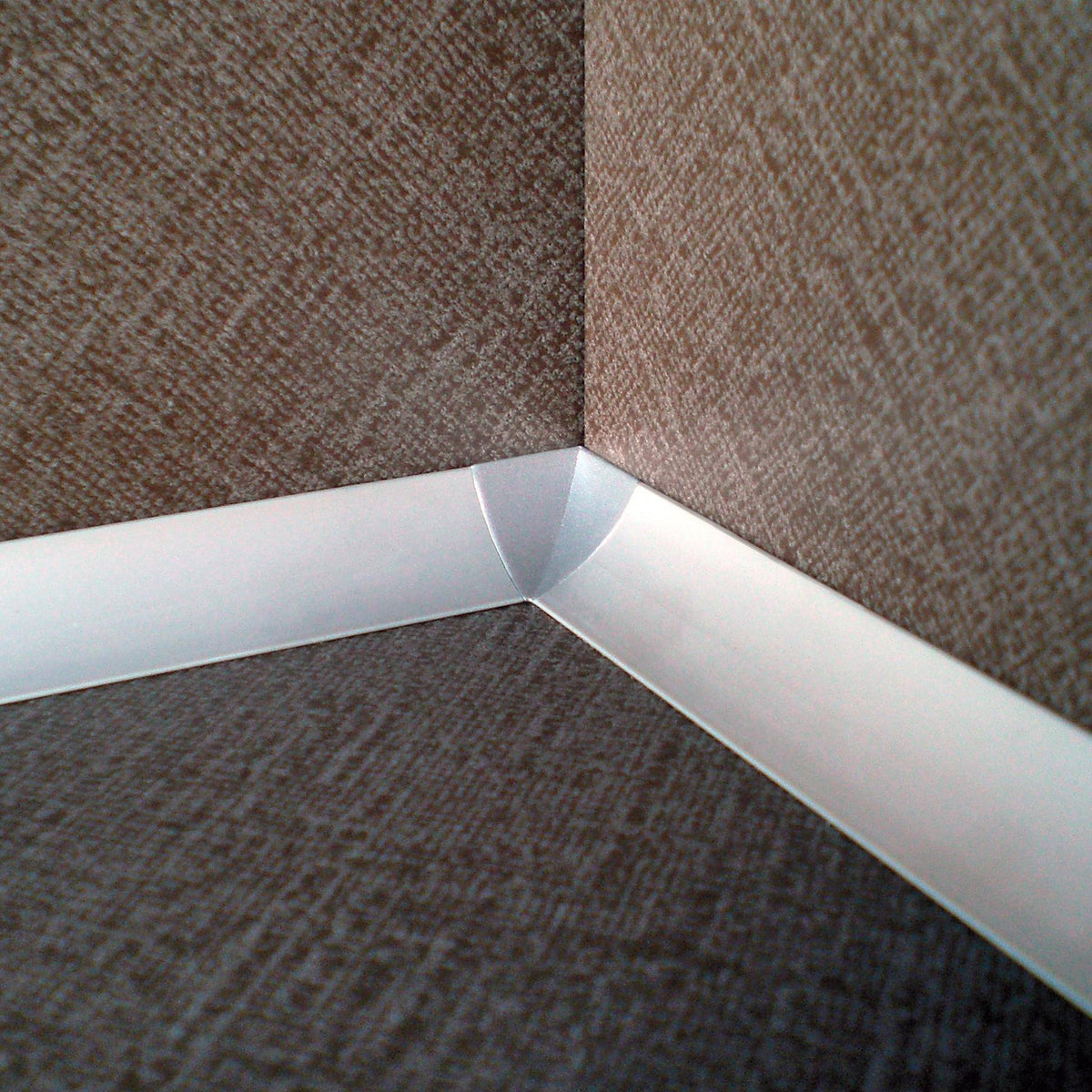 Innenecke T-COVE Metalldruckguss eloxiert silber 22mm