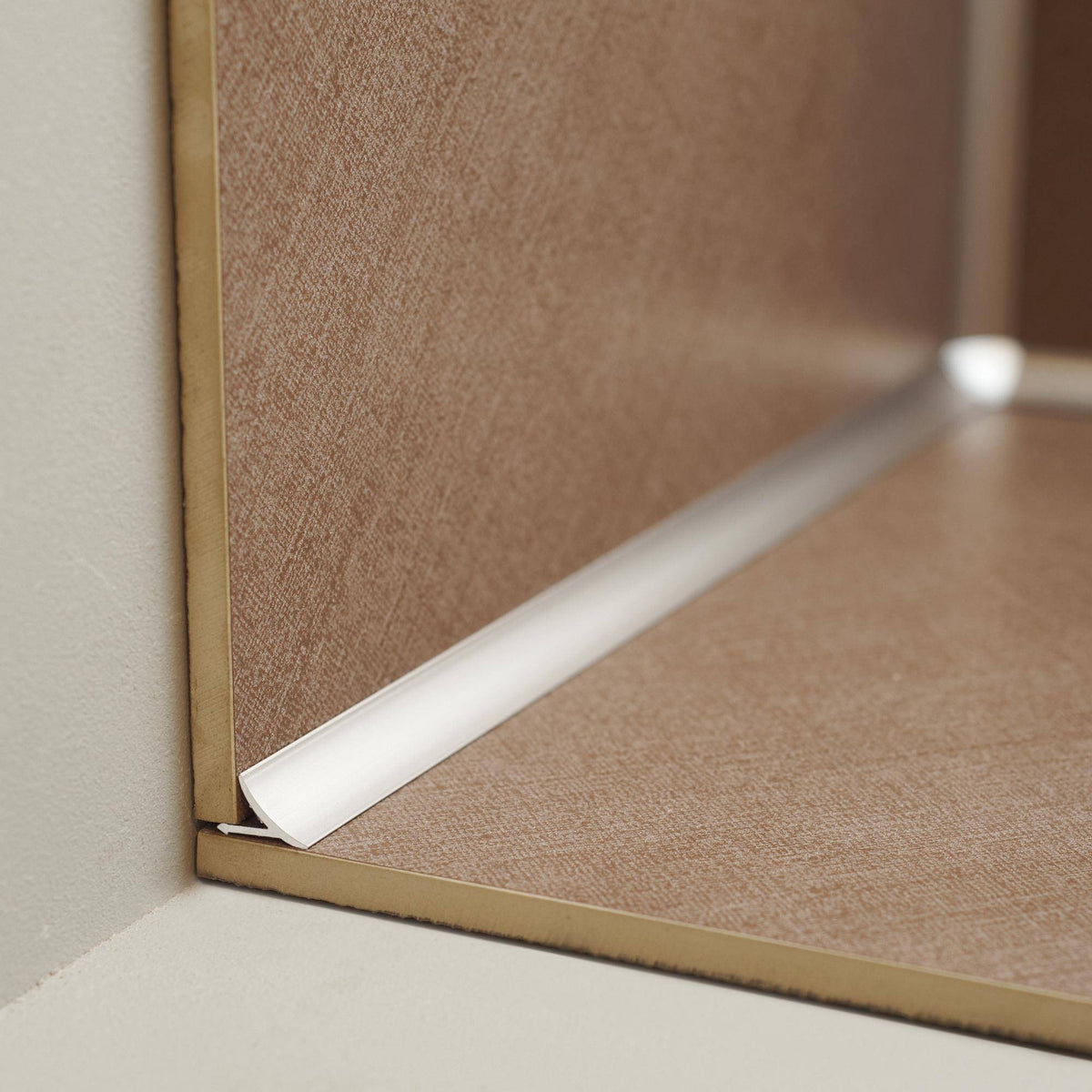 Wand/Boden-Anschlussprofil T-COVE Aluminium eloxiert silber 12mm 250cm