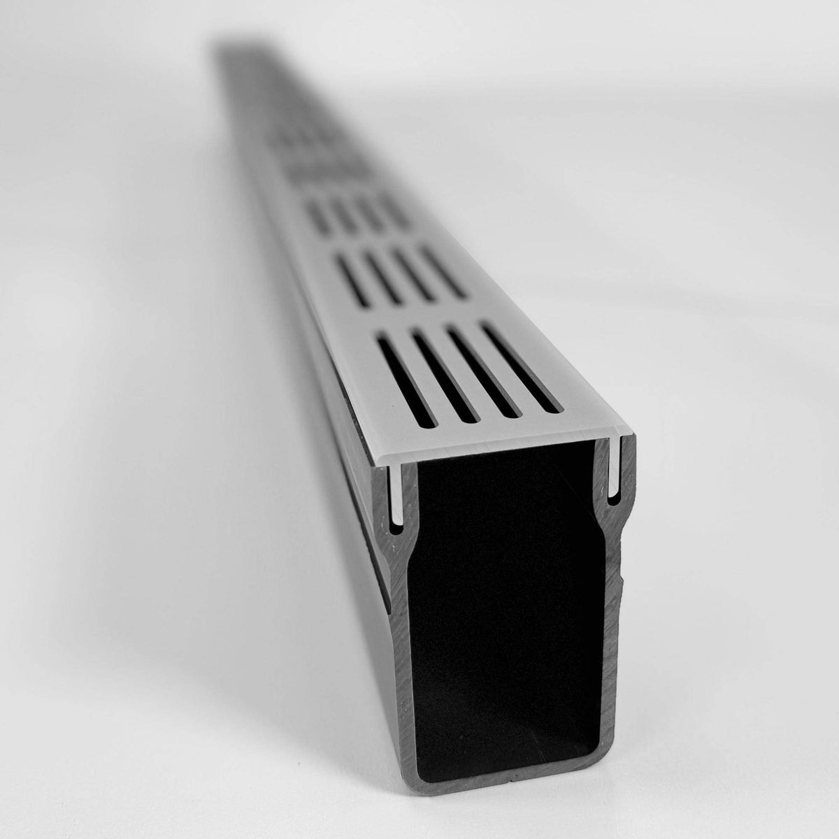 Entwässerungsrinne U-DRAIN PRO Aluminium eloxiert silber 100mm 200cm
